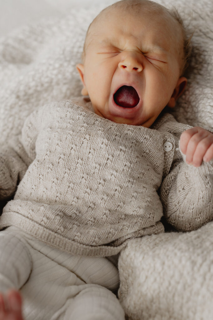 Neugeborenenfotografie, Newbornshooting, Babyshooting, Babyfotos, Baltmannsweiler, Schorndorf, Reichenbach Fils, Ebersbach Fils, Remstal, Schurwald, Nuertingen, Esslingen, Plochingen, natürliche Babyfotos