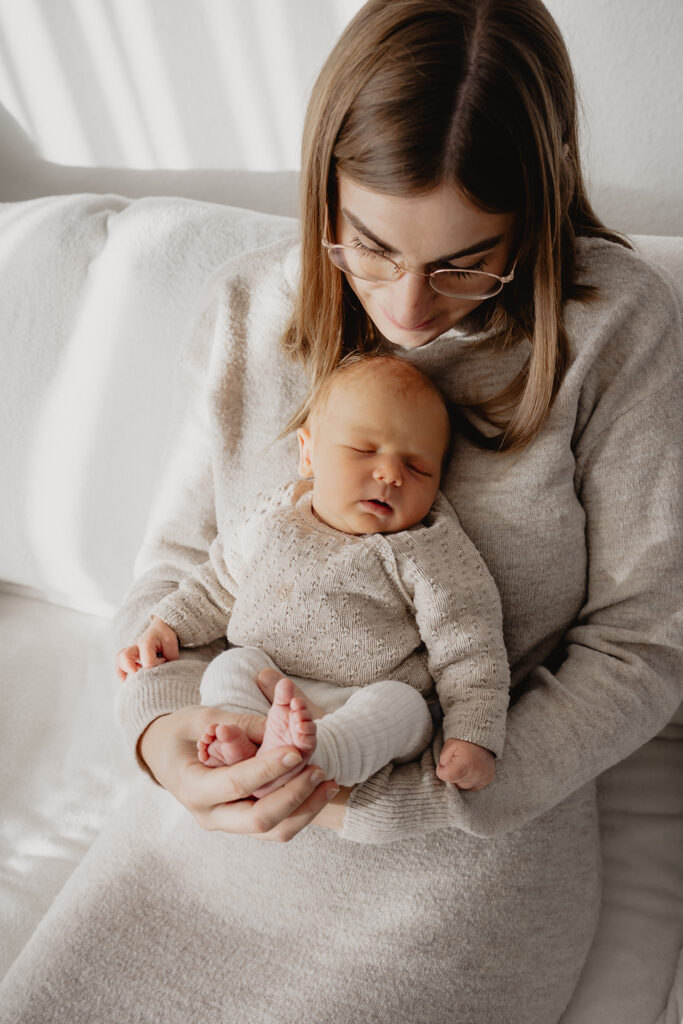 Neugeborenenfotografie, Newbornshooting, Babyshooting, Babyfotos, Baltmannsweiler, Schorndorf, Reichenbach Fils, Ebersbach Fils, Remstal, Schurwald, Nuertingen, Esslingen, Plochingen, natürliche Babyfotos