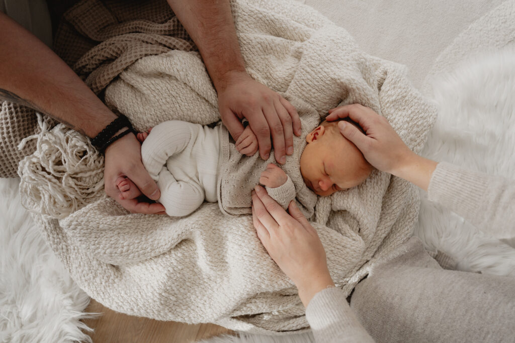 Neugeborenenfotografie, Newbornshooting, Babyshooting, Babyfotos, Baltmannsweiler, Schorndorf, Reichenbach Fils, Ebersbach Fils, Remstal, Schurwald, Nuertingen, Esslingen, Plochingen, natürliche Babyfotos